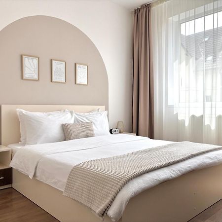 Wanderlust Home Cream, Rasnov Apt For 4, Wifi And Free Parking Exterior foto