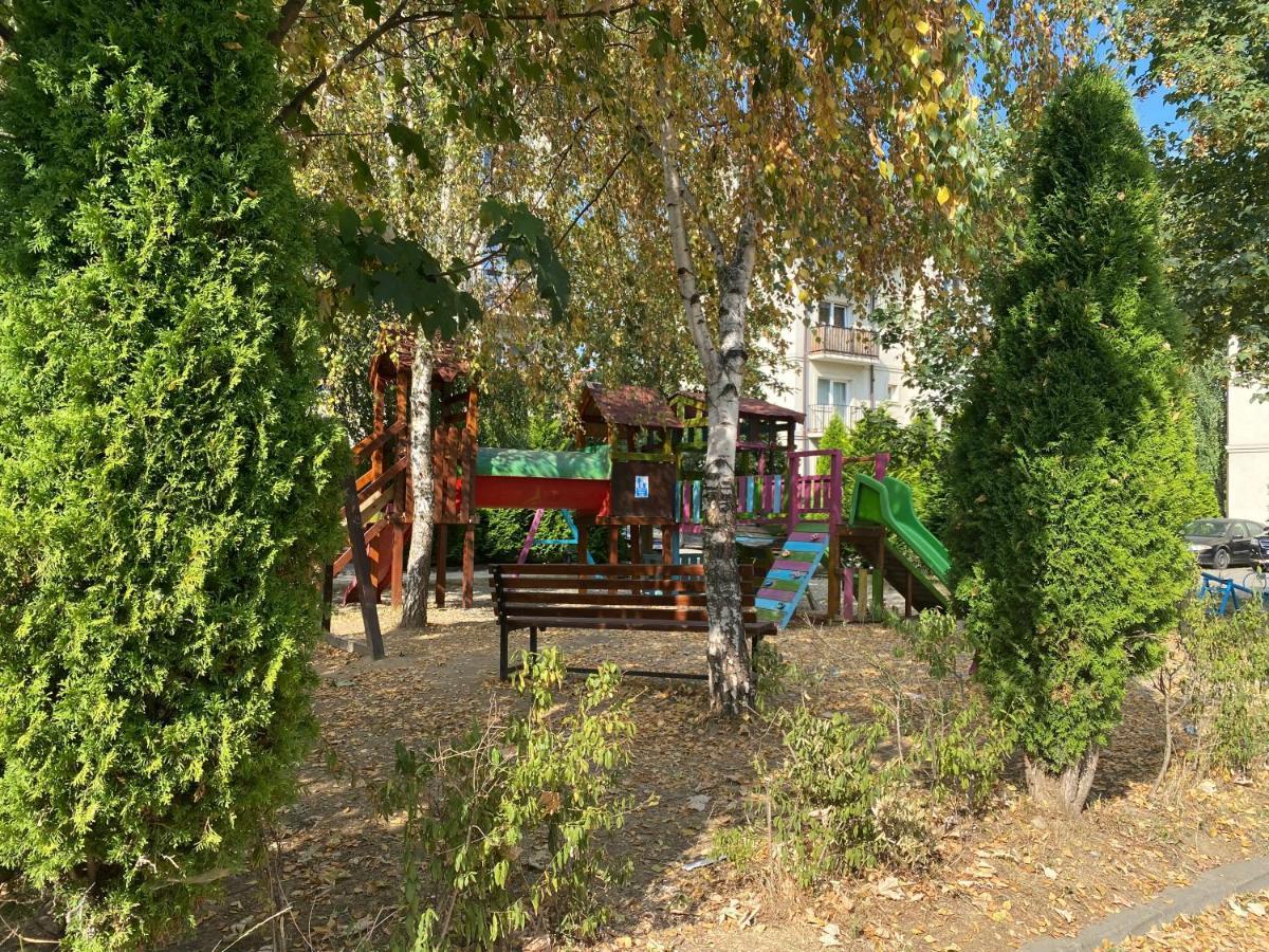 Wanderlust Home Cream, Rasnov Apt For 4, Wifi And Free Parking Exterior foto