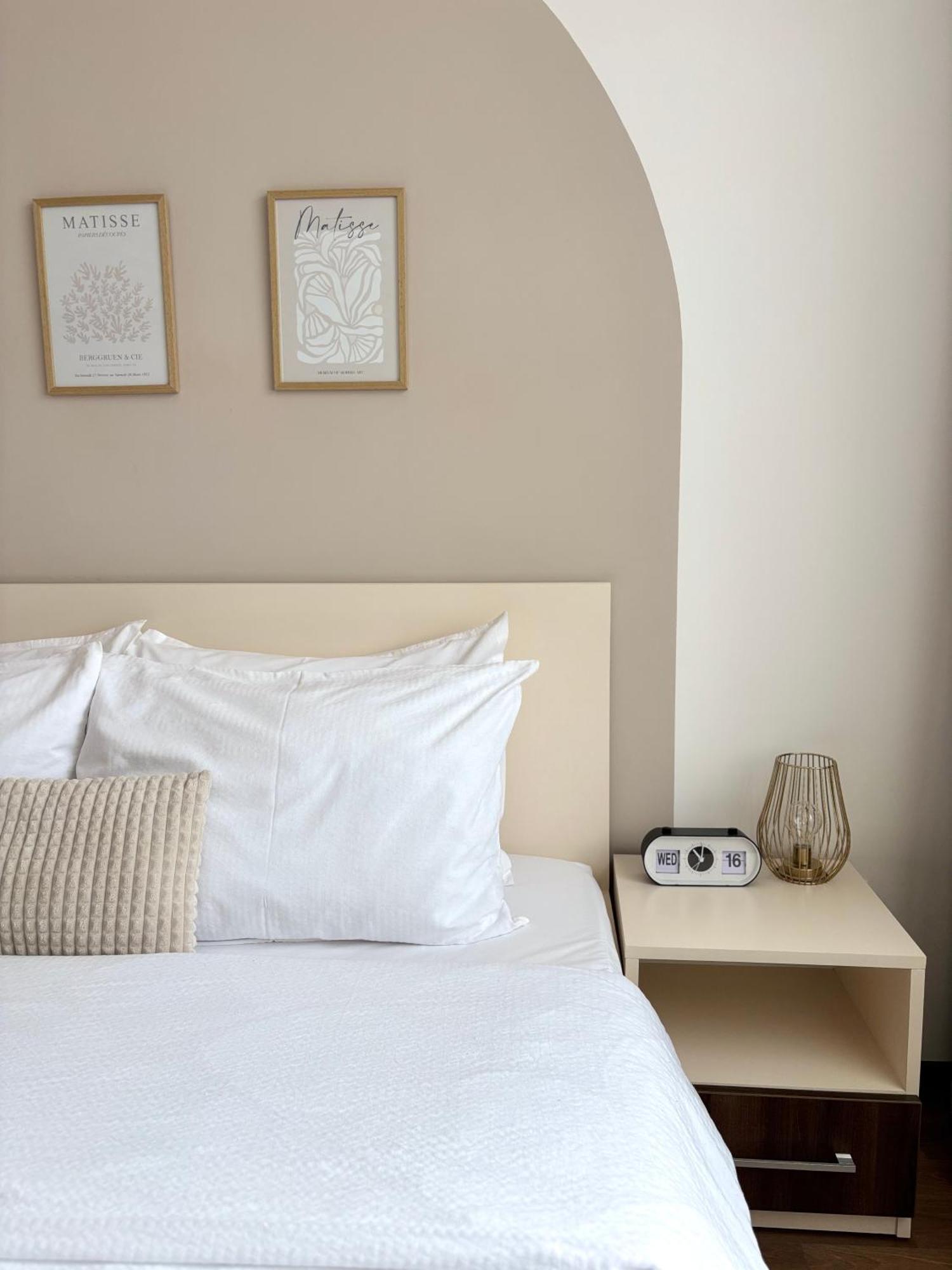 Wanderlust Home Cream, Rasnov Apt For 4, Wifi And Free Parking Exterior foto