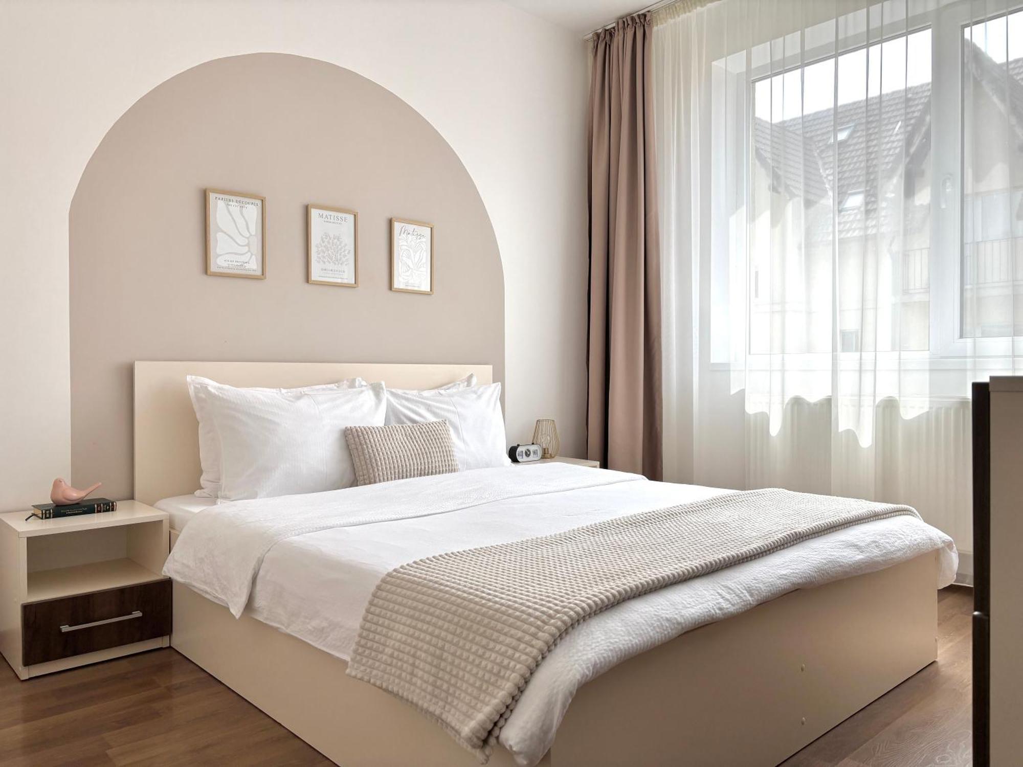 Wanderlust Home Cream, Rasnov Apt For 4, Wifi And Free Parking Exterior foto